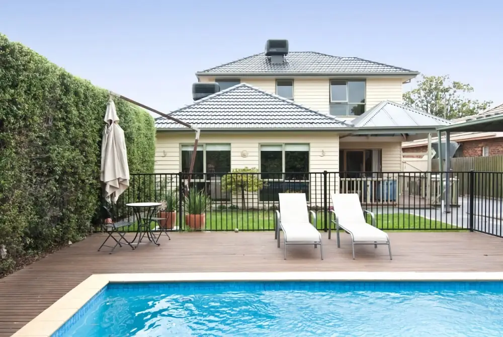 94 Deakin St High Res 3
